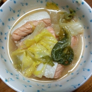トラウトサーモンと白菜のスープ煮
